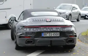 Porsche 911 Turbo Touring Cabrio - Foto spia 15-10-2025