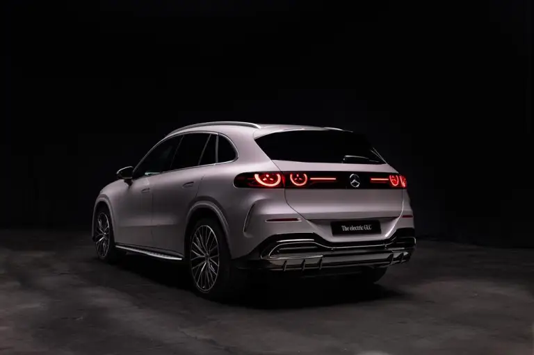 Mercedes GLC elettrica - 12