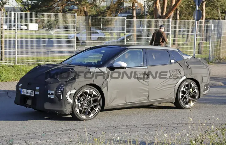 Kia EV4 GT - Foto spia 29-10-2025 - 3