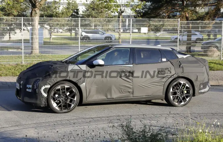 Kia EV4 GT - Foto spia 29-10-2025 - 4