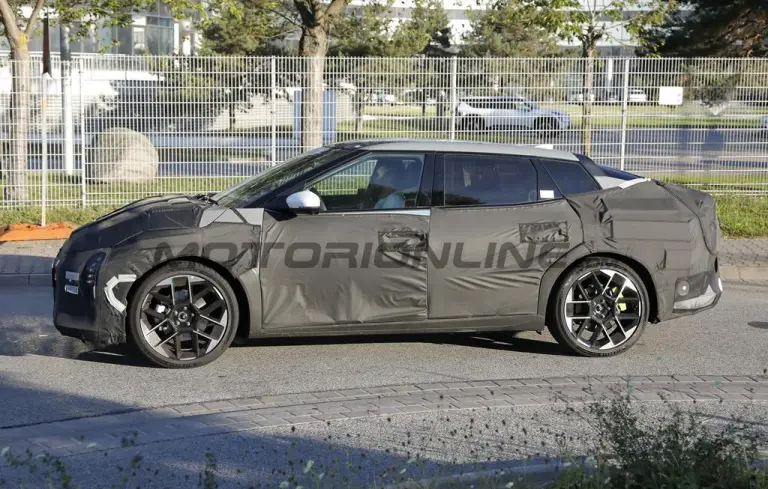Kia EV4 GT - Foto spia 29-10-2025 - 10