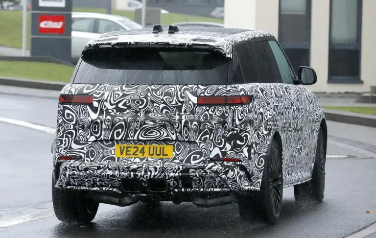 Range Rover Sport SV 2027 - Foto spia 30-10-2025 - 10