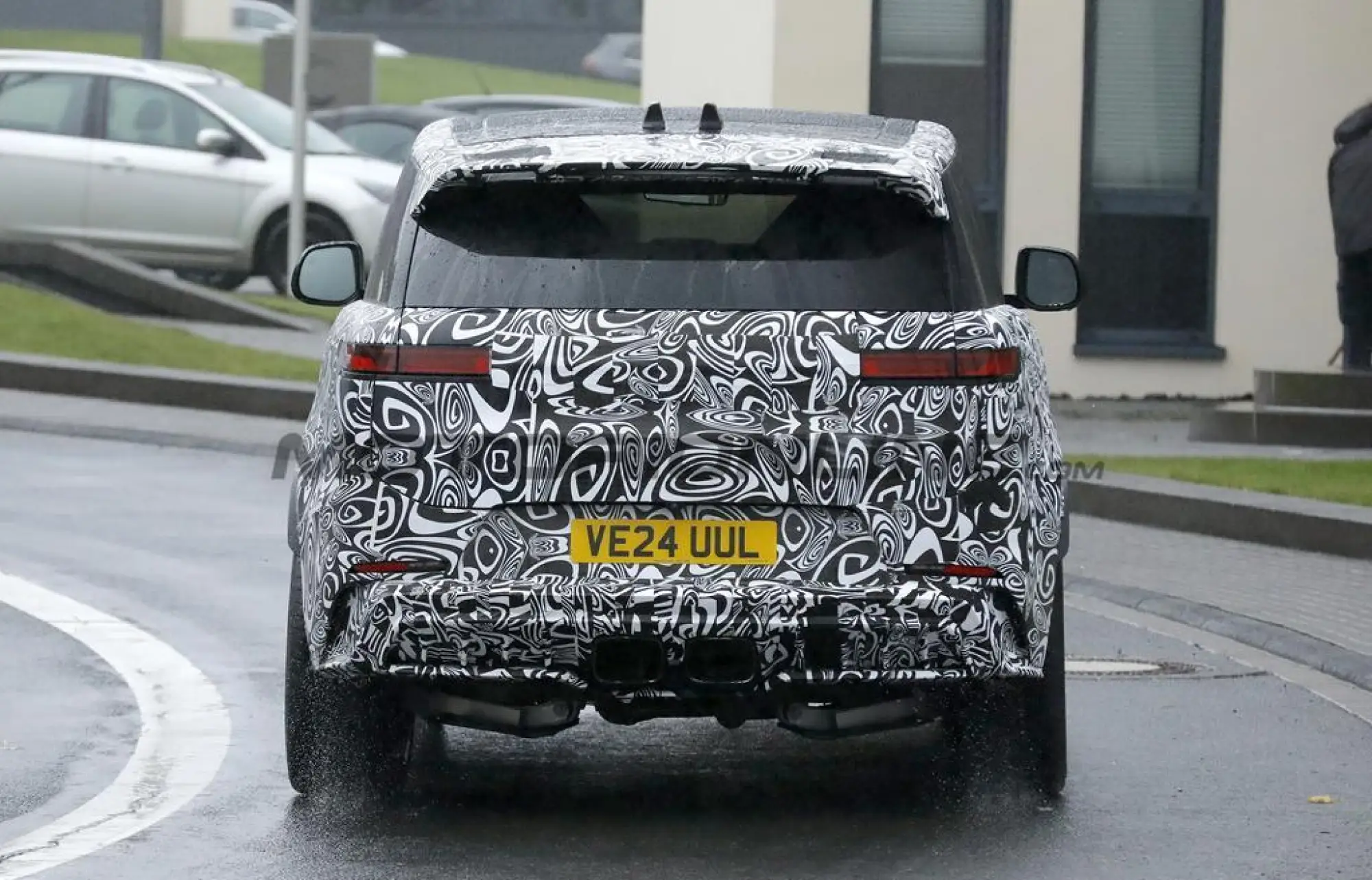 Range Rover Sport SV 2027 - Foto spia 30-10-2025 - 9
