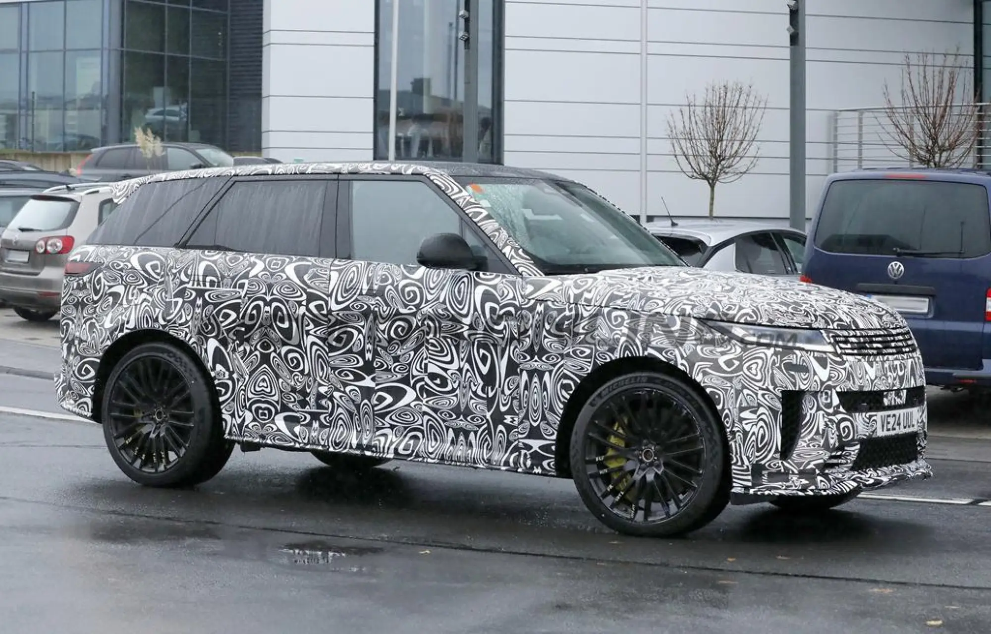 Range Rover Sport SV 2027 - Foto spia 30-10-2025 - 4