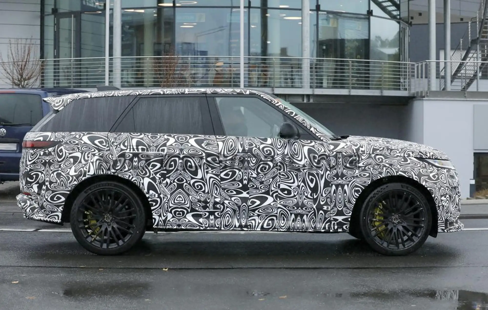 Range Rover Sport SV 2027 - Foto spia 30-10-2025 - 3