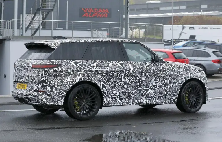 Range Rover Sport SV 2027 - Foto spia 30-10-2025 - 11