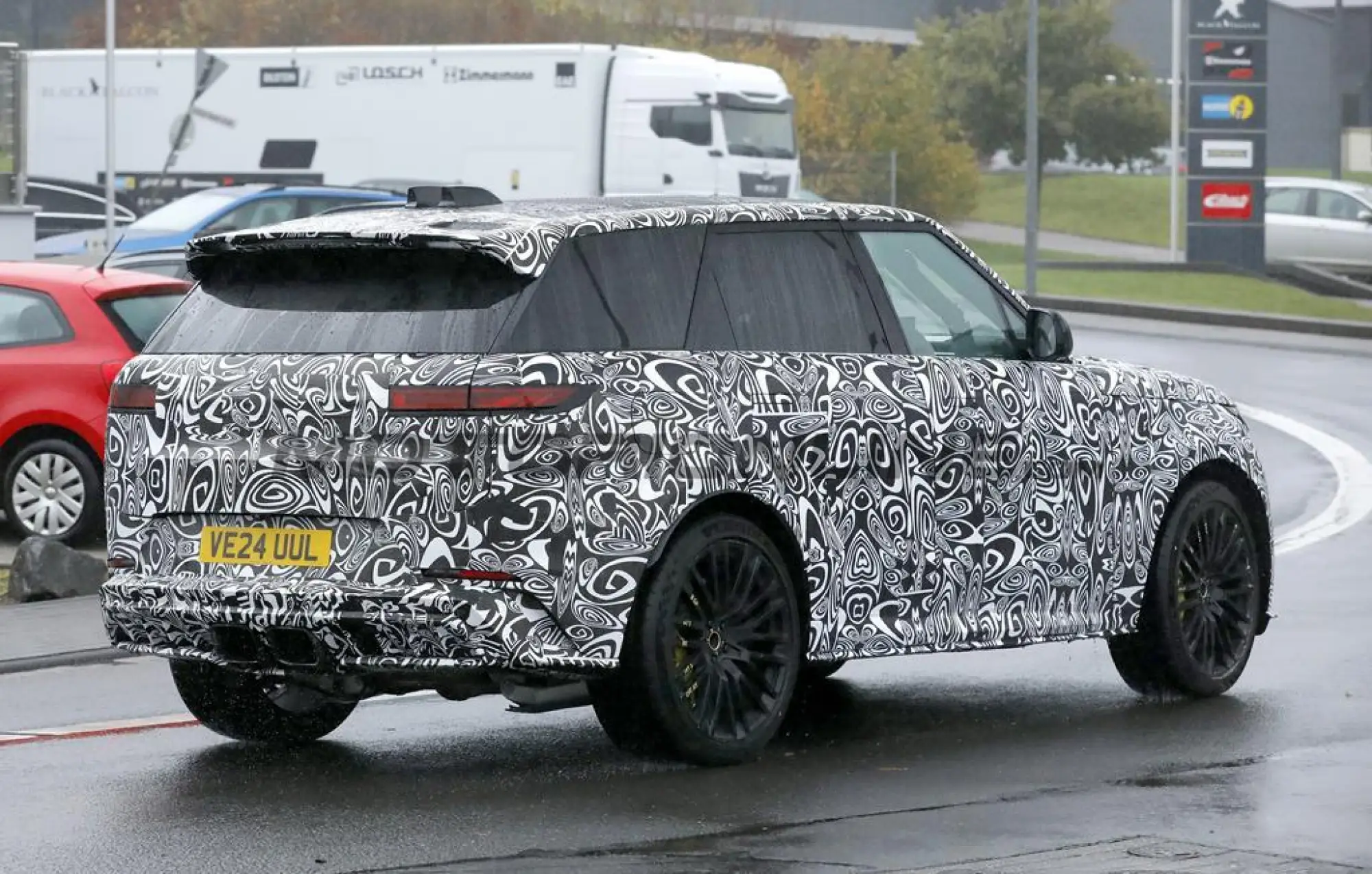 Range Rover Sport SV 2027 - Foto spia 30-10-2025 - 5