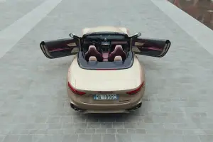 Maserati GranTurismo Rosso Velluto e GranCabrio Oro Lirico