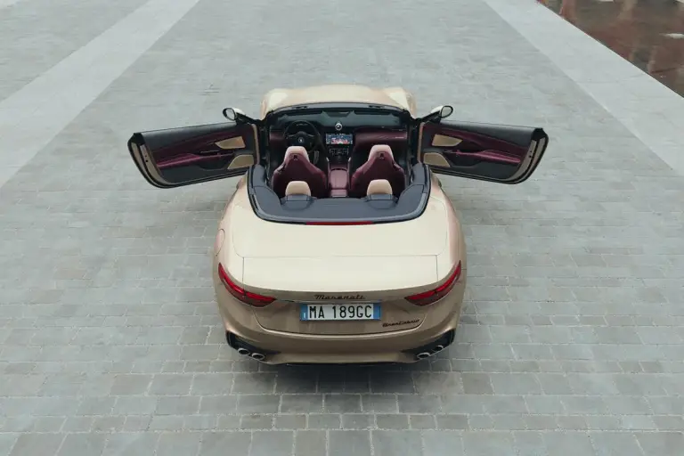 Maserati GranTurismo Rosso Velluto e GranCabrio Oro Lirico - 2