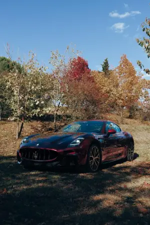 Maserati GranTurismo Rosso Velluto e GranCabrio Oro Lirico