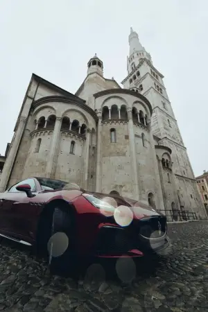 Maserati GranTurismo Rosso Velluto e GranCabrio Oro Lirico