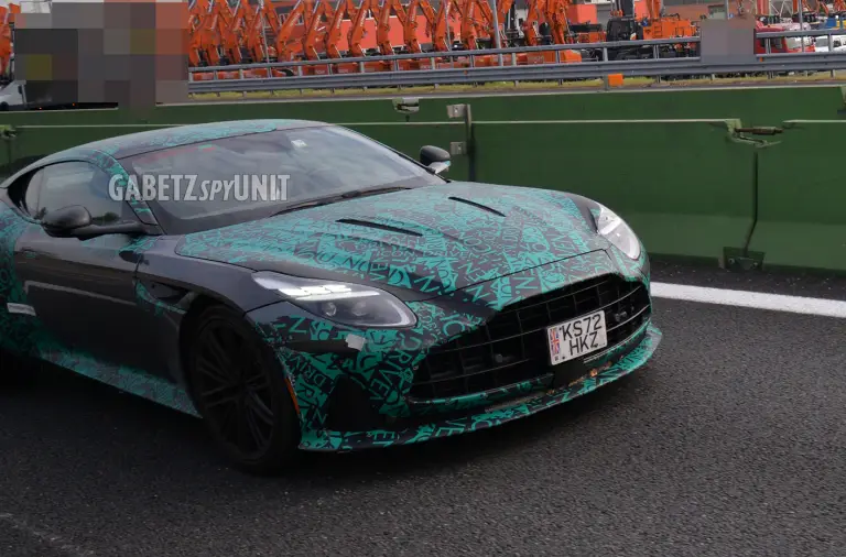 Aston Martin DB12 - Foto spia 10-11-2025 - 10