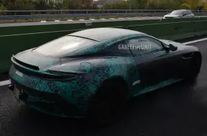 Aston Martin DB12 - Foto spia 10-11-2025