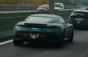 Aston Martin DB12 - Foto spia 10-11-2025