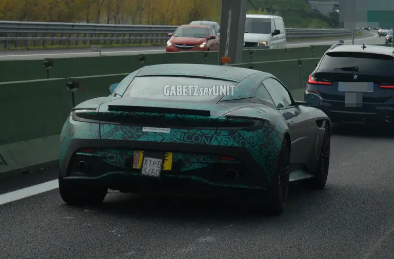 Aston Martin DB12 - Foto spia 10-11-2025 - 1