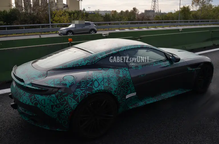 Aston Martin DB12 - Foto spia 10-11-2025 - 6
