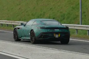 Aston Martin DB12 - Foto spia 10-11-2025