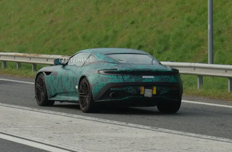 Aston Martin DB12 - Foto spia 10-11-2025 - 5