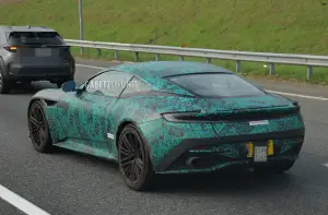 Aston Martin DB12 - Foto spia 10-11-2025