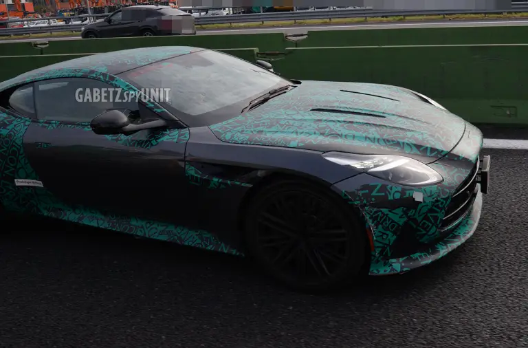 Aston Martin DB12 - Foto spia 10-11-2025 - 3