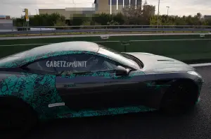 Aston Martin DB12 - Foto spia 10-11-2025