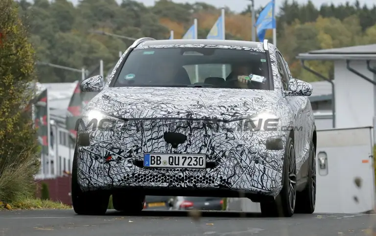 Mercedes-AMG GLA 35 2027 - Foto spia 11-11-2025 - 4