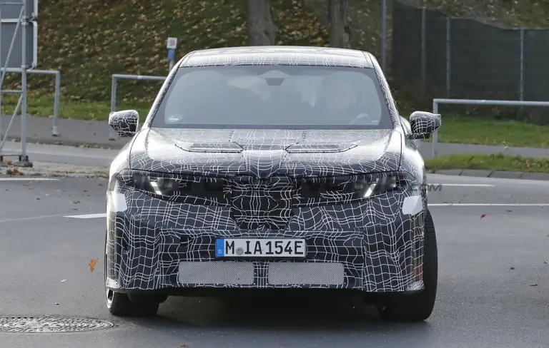 BMW iX3 M - Foto spia 13-11-2025 - 9