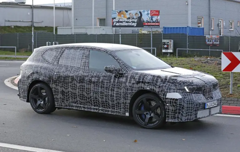 BMW iX3 M - Foto spia 13-11-2025 - 16