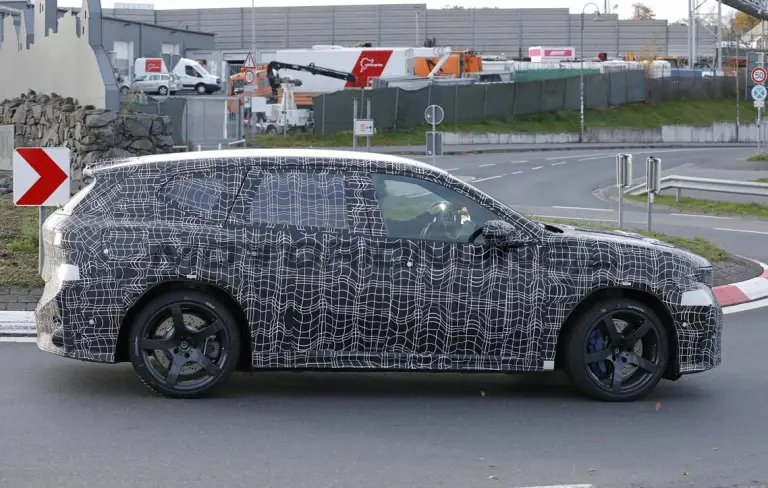 BMW iX3 M - Foto spia 13-11-2025 - 12