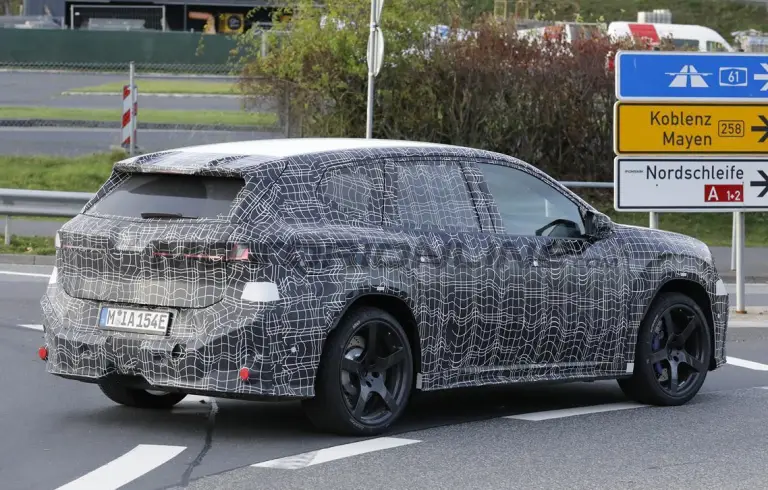 BMW iX3 M - Foto spia 13-11-2025 - 14