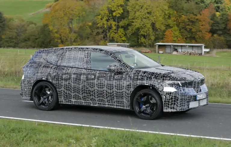 BMW iX3 M - Foto spia 13-11-2025 - 4
