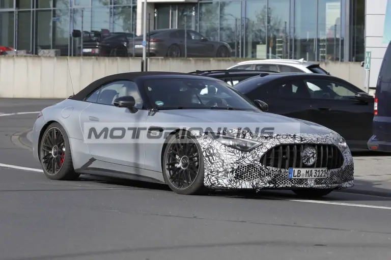 Mercedes AMG SL - Foto spia 13-11-2025 - 2