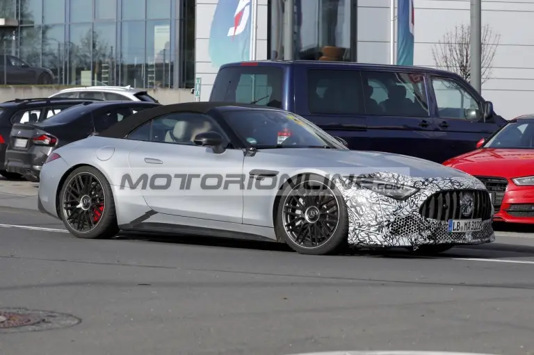 Mercedes AMG SL - Foto spia 13-11-2025 - 3