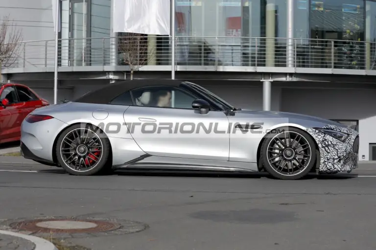 Mercedes AMG SL - Foto spia 13-11-2025 - 4