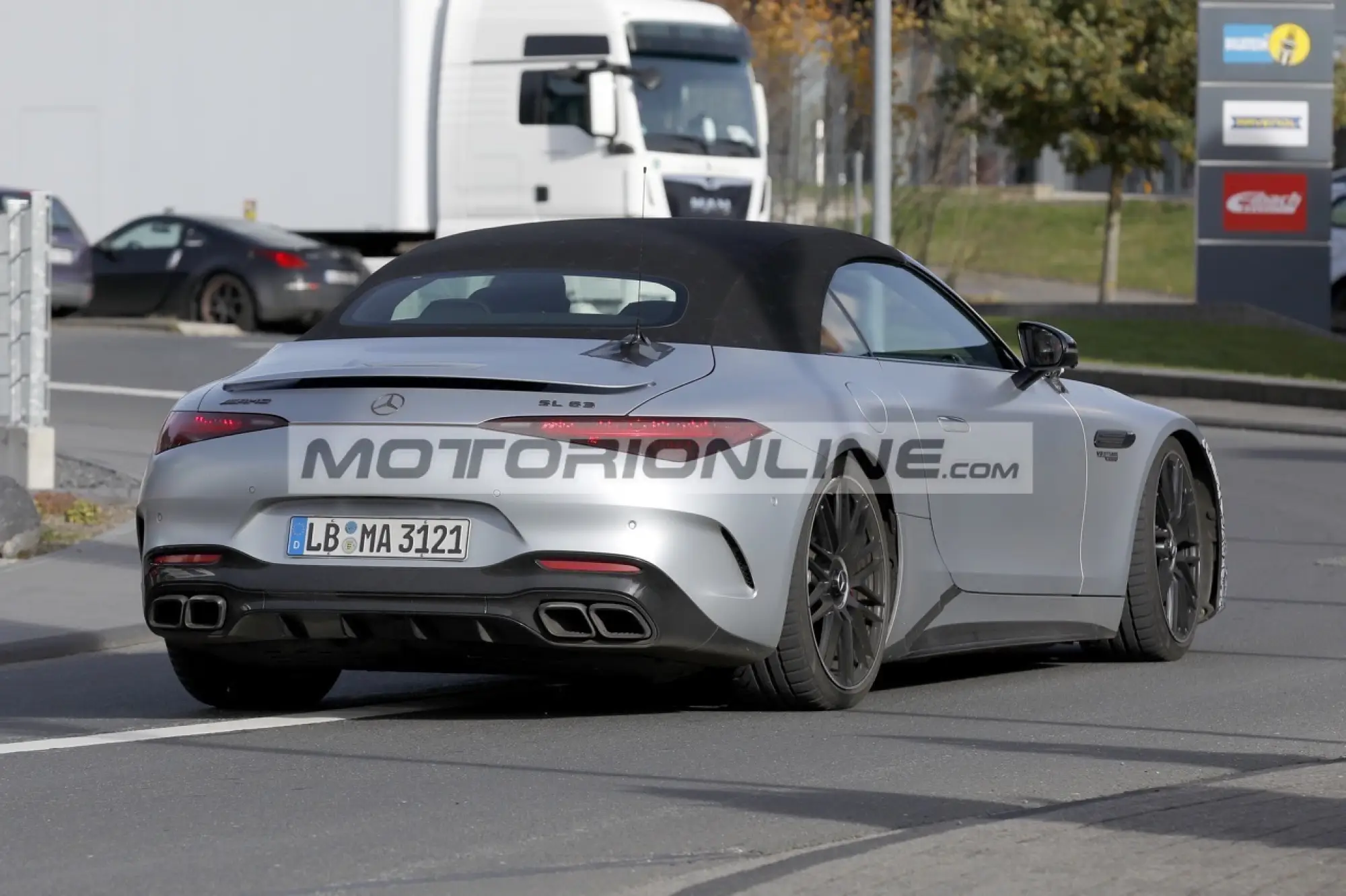 Mercedes AMG SL - Foto spia 13-11-2025 - 11