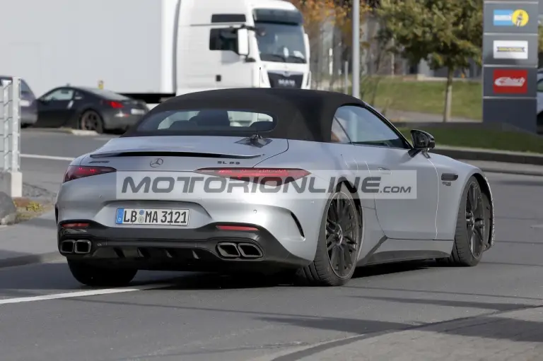 Mercedes AMG SL - Foto spia 13-11-2025 - 11