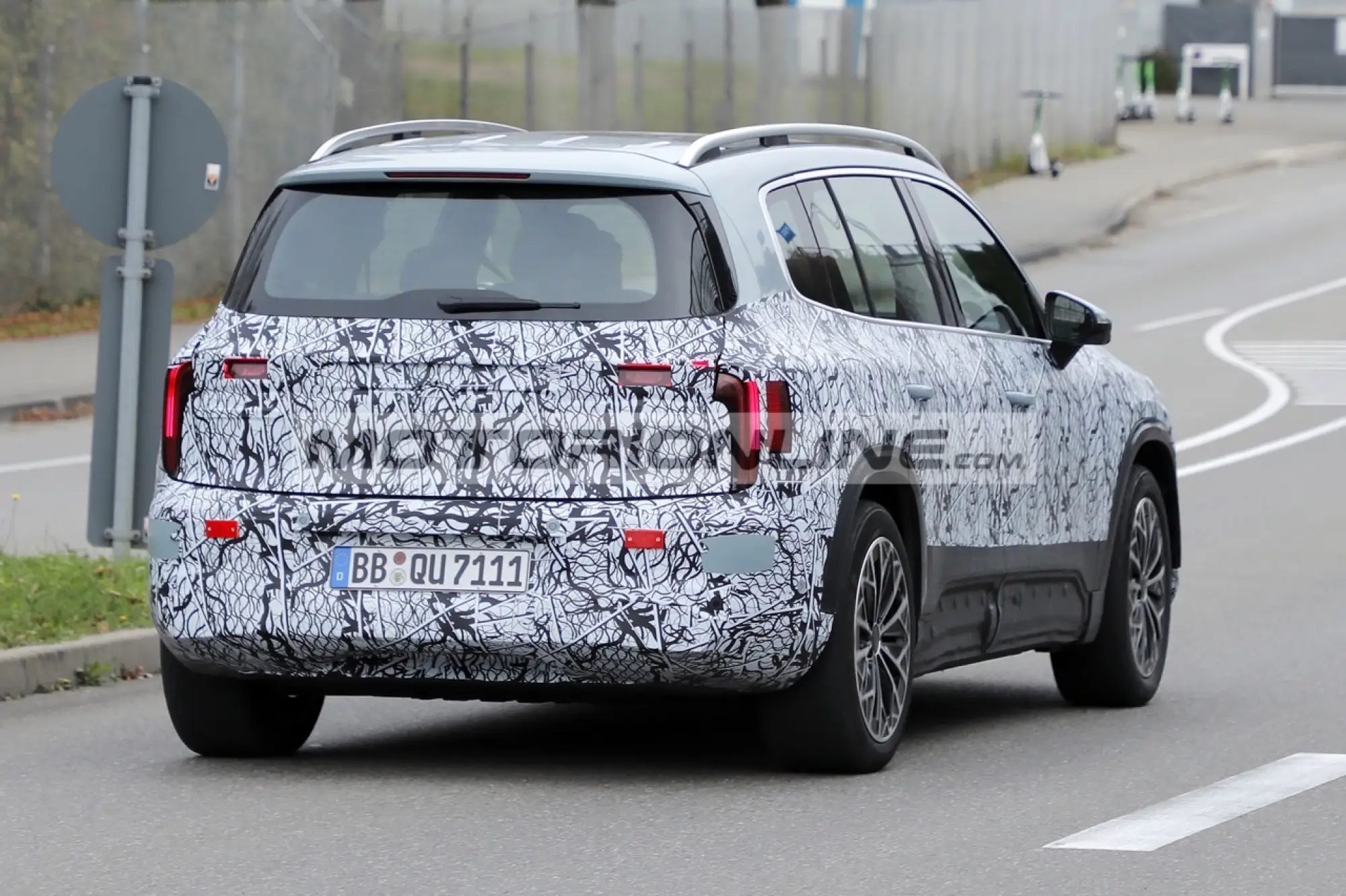 Mercedes GLB - Foto spia 17-11-2025 - 12