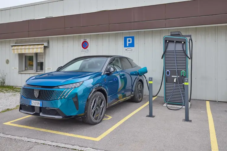 Peugeot 3008 Dual Motor - La Gruyere - 6