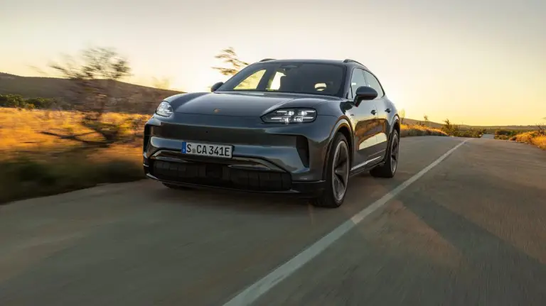 Porsche Cayenne Electric - 13