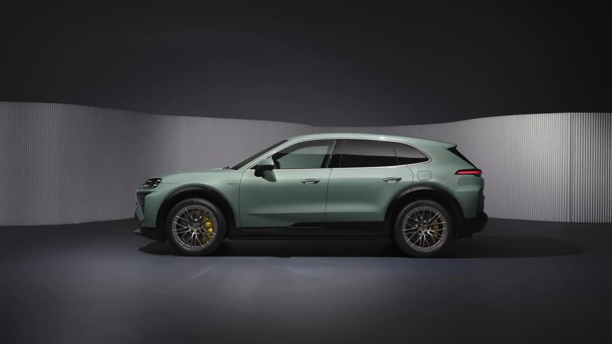 Porsche Cayenne Electric - 33