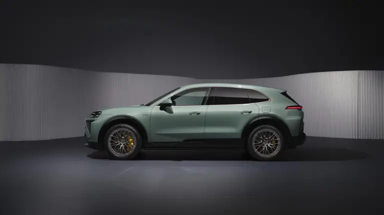 Porsche Cayenne Electric - 33