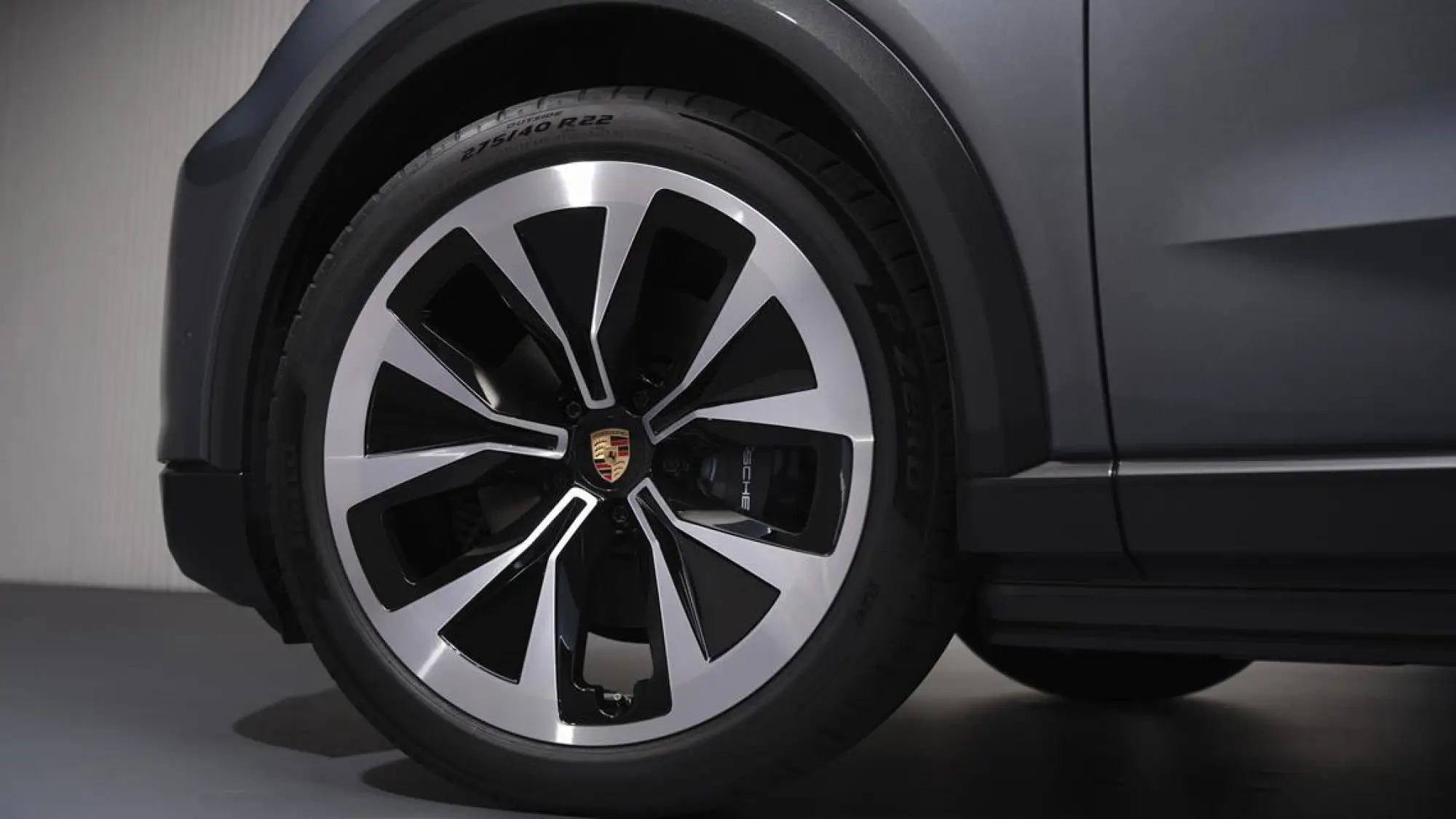 Porsche Cayenne Electric - 36