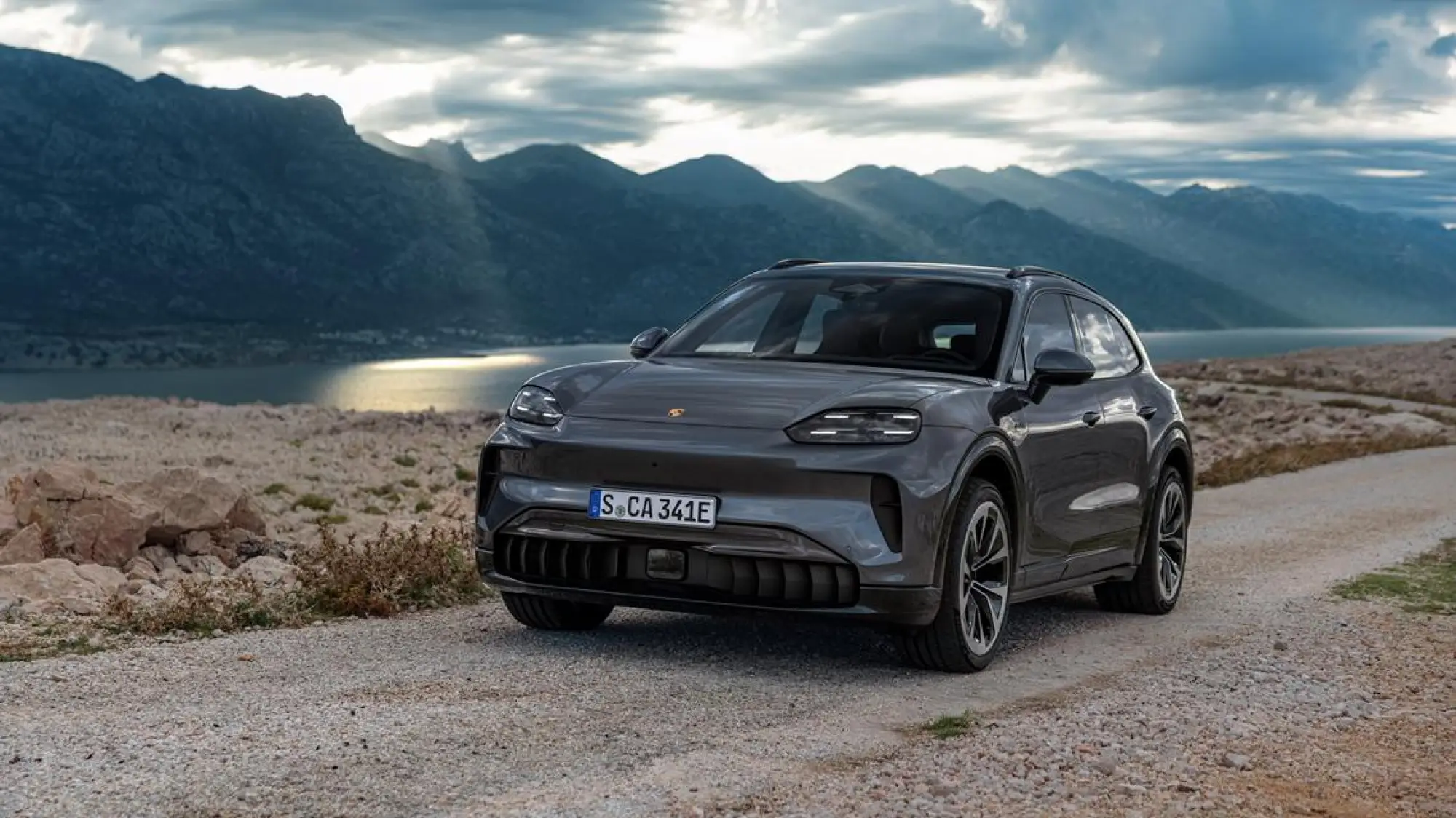 Porsche Cayenne Electric - 3