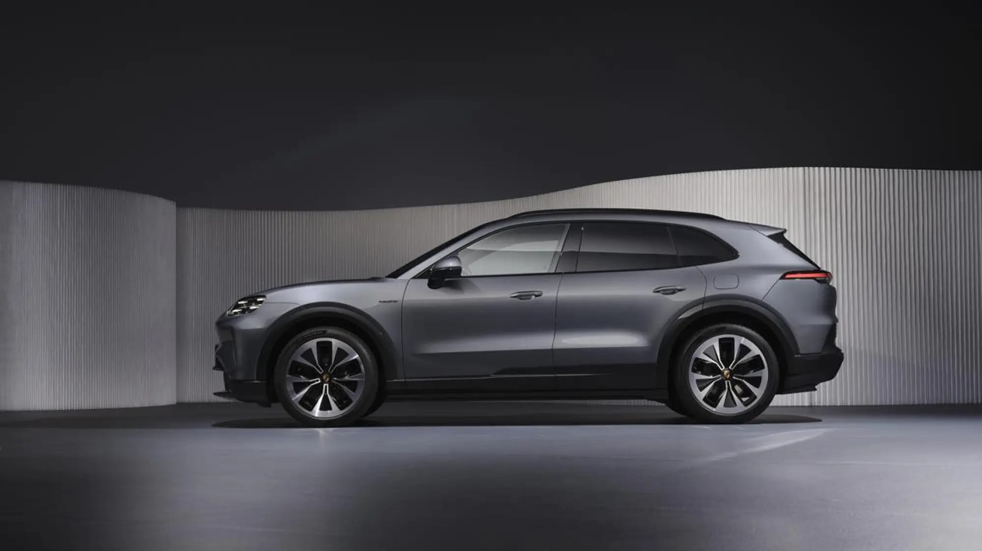 Porsche Cayenne Electric - 41