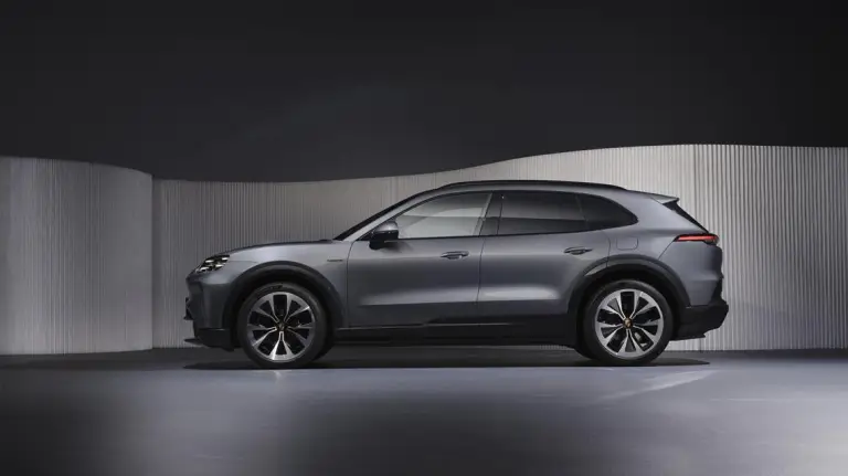 Porsche Cayenne Electric - 41