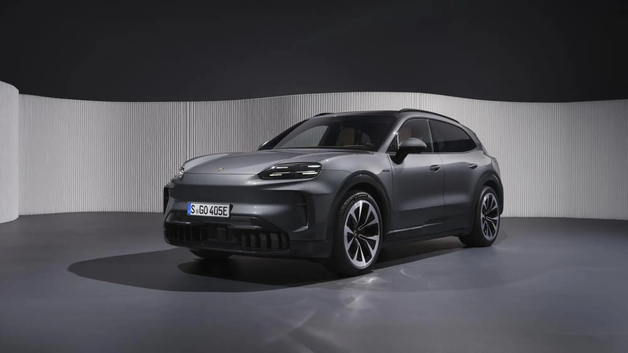 Porsche Cayenne Electric - 44
