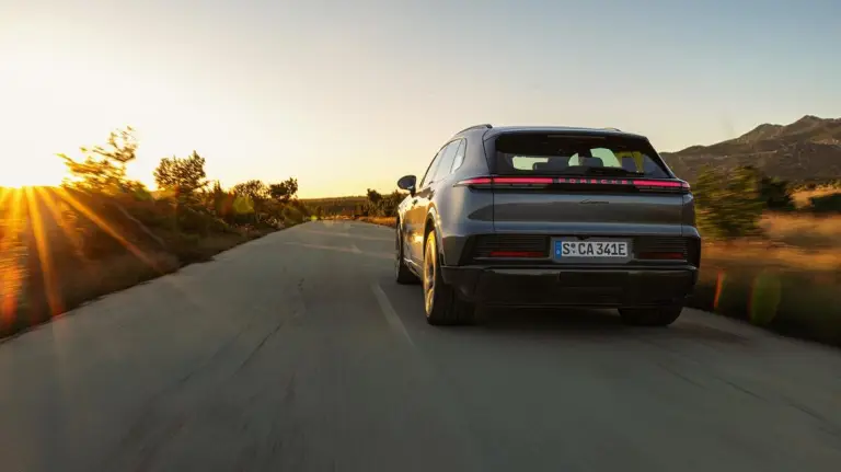 Porsche Cayenne Electric - 4