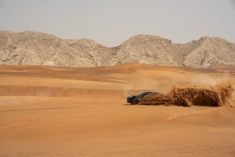 Porsche Cayenne Electric - Foto Dubai - 1