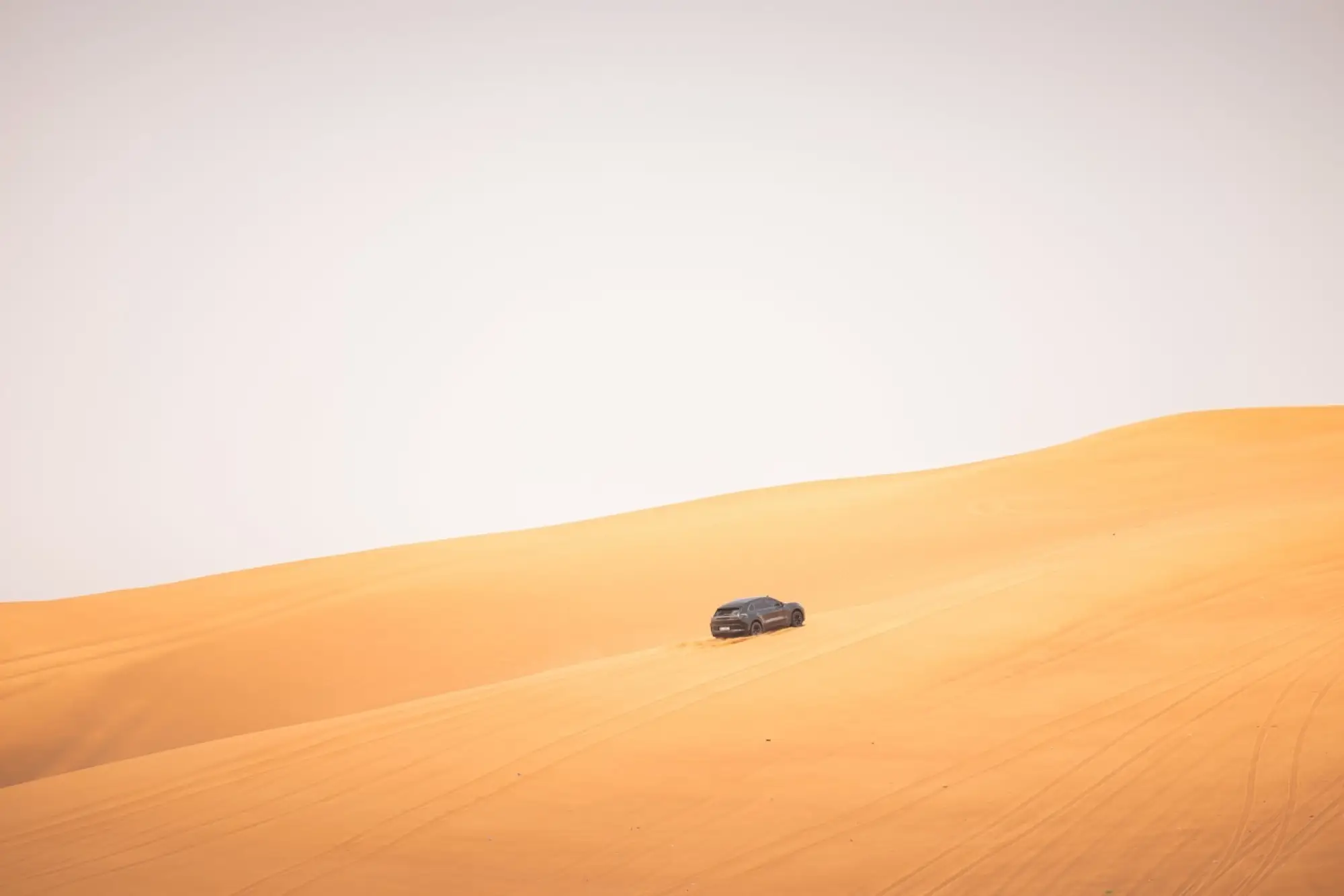 Porsche Cayenne Electric - Foto Dubai - 6