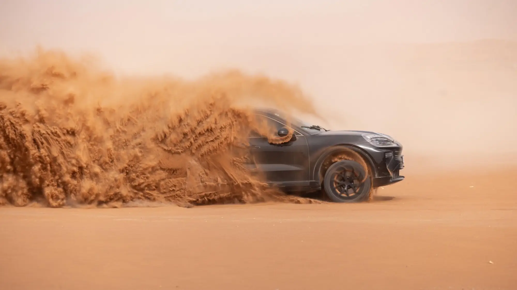 Porsche Cayenne Electric - Foto Dubai - 8